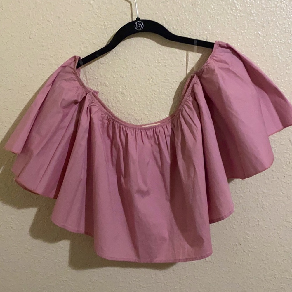 Cute baby pink off the shoulder crop top.